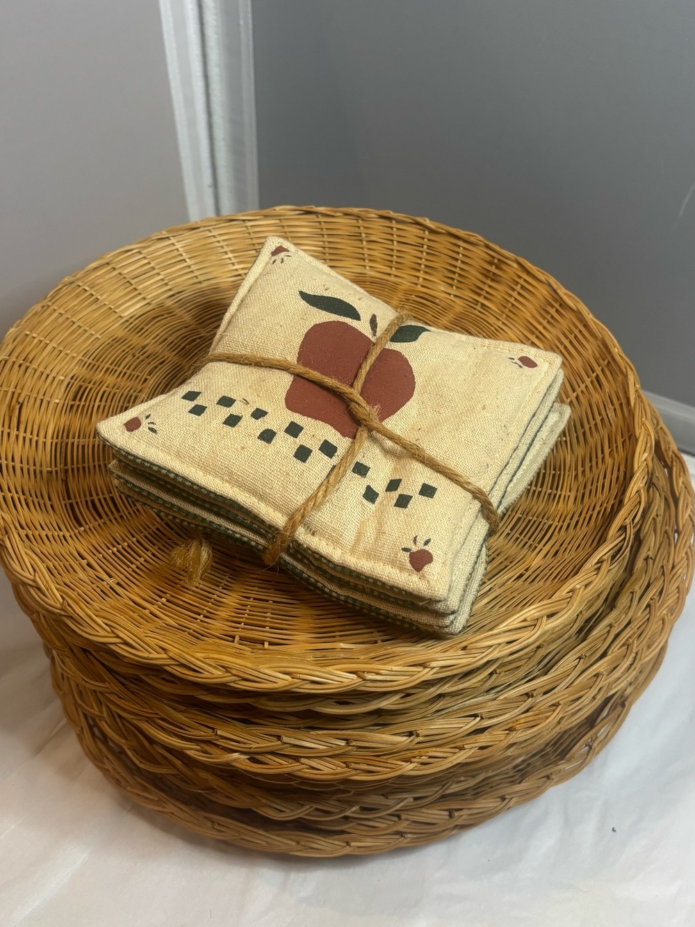 Farmhouse vintage woven plate holders and spiced mug coasters vintage